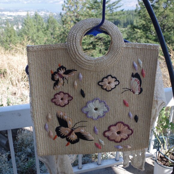 Handbags - Beautiful Vintage Straw Cottage  Bag